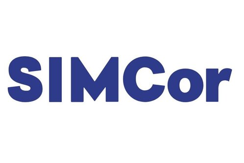 Das Bild zeigt das Logo von SIMCor. Es besteht aus einem grafischen Element in Form eines stilisierten Herzens, das aus Linien und Punkten besteht, sowie der Schriftzug "SIMCor" in blauer Schrift.