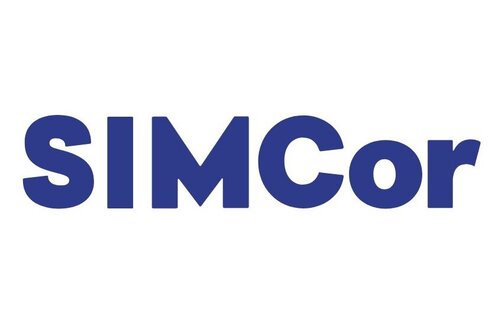 Das Bild zeigt das Logo von SIMCor. Es besteht aus einem grafischen Element in Form eines stilisierten Herzens, das aus Linien und Punkten besteht, sowie der Schriftzug "SIMCor" in blauer Schrift.